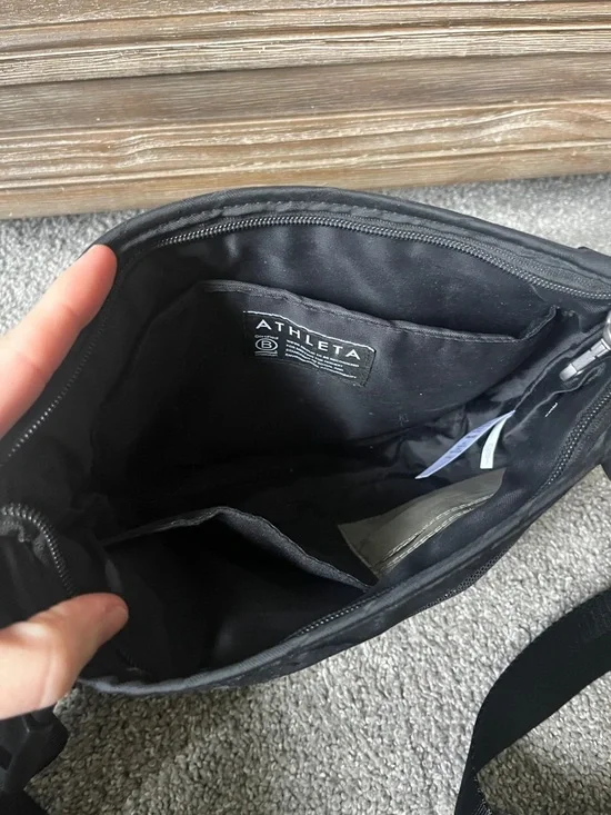 Athleta Crossbody Shoulder Bag - Lightweight Everyday Carry - Picture 3 of 6